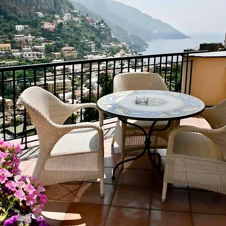 Royal Vista Mare Apartment
